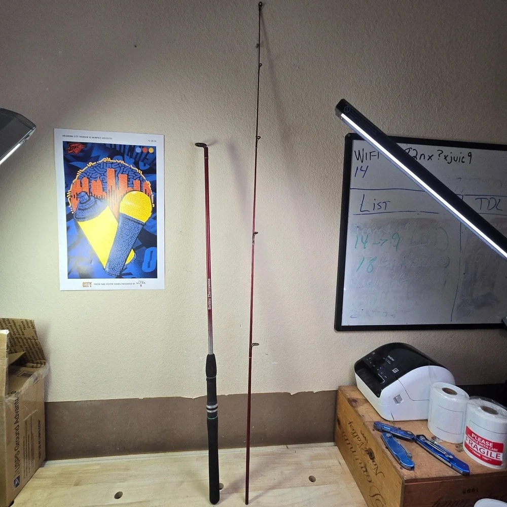 BERKLEY GRAPHITE ( 7 G.C.R.) CHERRYWOOD 2 PIECE FISHING ROD CRC30- 6' 6